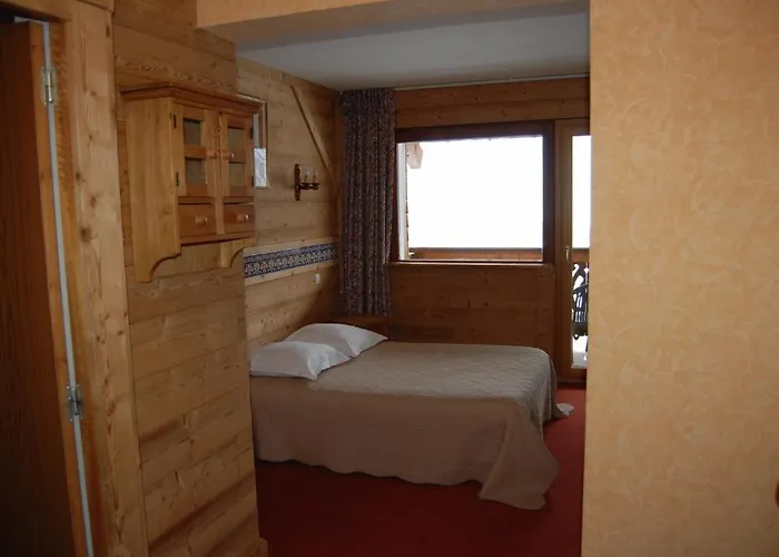De La Couronne Hotel Mijoux